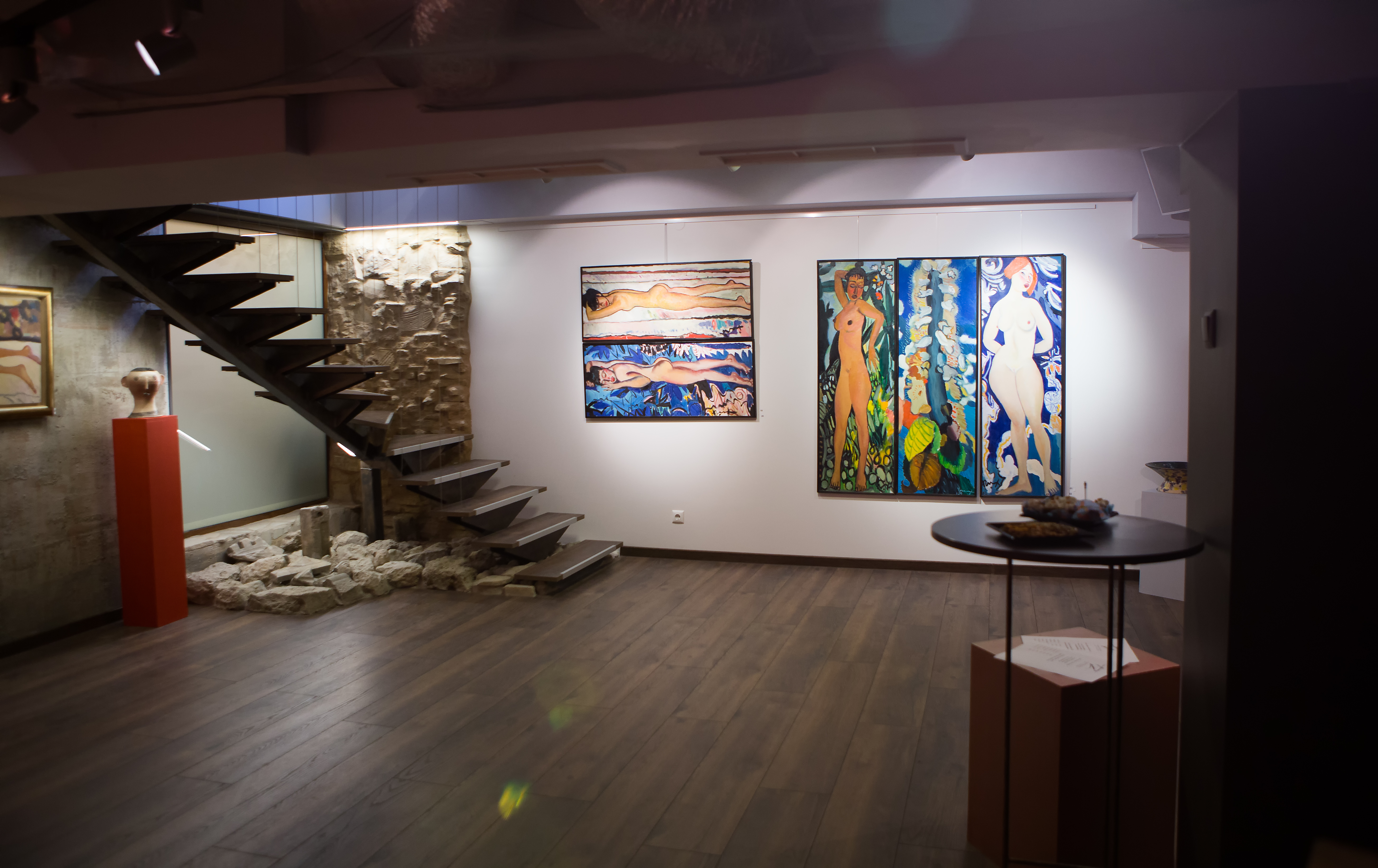 Tereza Zikovska Art Gallery is an artistic space mixing modern design with elements of the ancient wall of Odessos, the old town of Varna